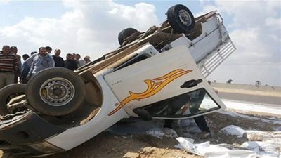 انقلاب سيارة محملة بالبطيخ أعلى طريق الواحات.. والأمن يتدخل لتسيير الحركة المرورية