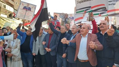 رئيس جامعة دمياط يشارك في الوقفة التضامنية مع أشقائنا الفلسطينيين بغزة