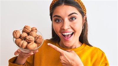 الجوز.. الكنز الغذائي لصحة المرأة وجمالها