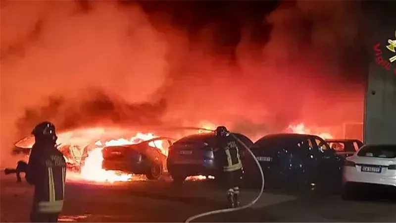 حريق سيارات تسلا 