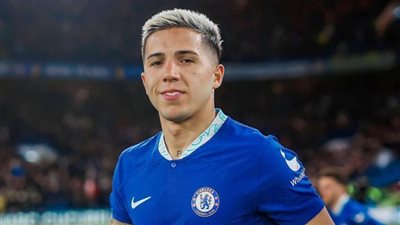 إنزو فيرنانديز يكسر القاعدة الأرجنتينية.. غزل مدريدي يُثير الجدل