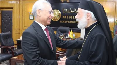 رئيس جامعة المنيا يستقبل وفد مطرانية الأقباط الكاثوليك للتهنئة بعيد الفطر