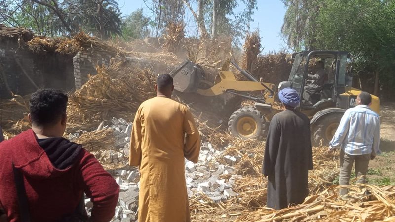 جانب من إزالة التعديات على الأراضي الزراعية 