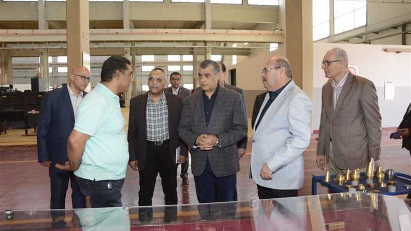 وزير الإنتاج الحربي خلال الزيارة