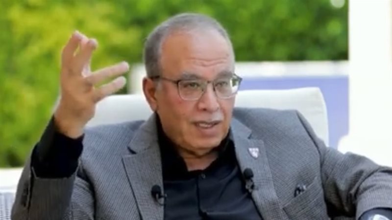  الدكتور أسامة حمدي أستاذ السكر والباطنة