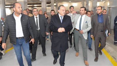 محافظ أسيوط يتفقد مصنع للأبواب المصفحة وتشكيل المعادن بعرب العوامر