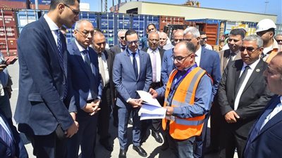 وزير الاستثمار يتابع إجراءات تقليل زمن الإفراج الجمركي بميناء الإسكندرية