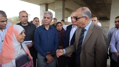 محافظ المنيا يتابع أعمال توسعات محطة مياه الشرب بني مزار