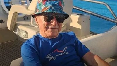بعد وفاته.. من هو ميشيل أحد؟ ولماذا سمح للأشخاص بالتقاط صورا مع سياراته الفارهة؟