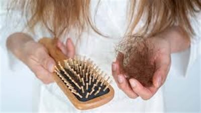 5 أخطاء أثناء غسل الشعر تسبب تساقطه