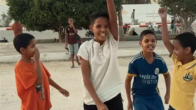 اطفال في موريتانيا يشجعوا الأهلي
