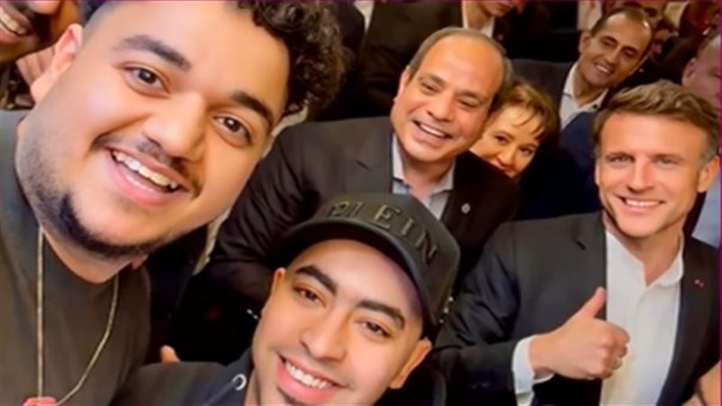 سيلفي مع الرئيس السيسي ونظيره الفرنسي