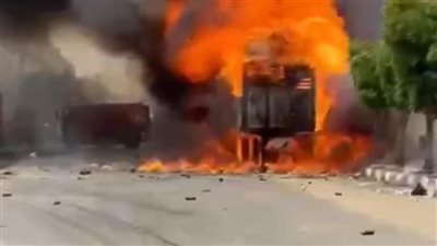 4 سيارات إطفاء للسيطرة على حريق مقطورة بضائع في سوهاج