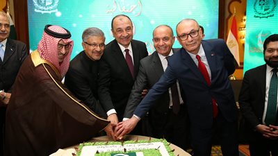 وزير قطاع الأعمال العام يشهد احتفال سفارة باكستان بالقاهرة باليوم الوطني الـ85