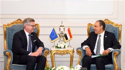 وزير الخارجية يلتقي بالمفوض الأوروبي للشئون الداخلية والهجرة