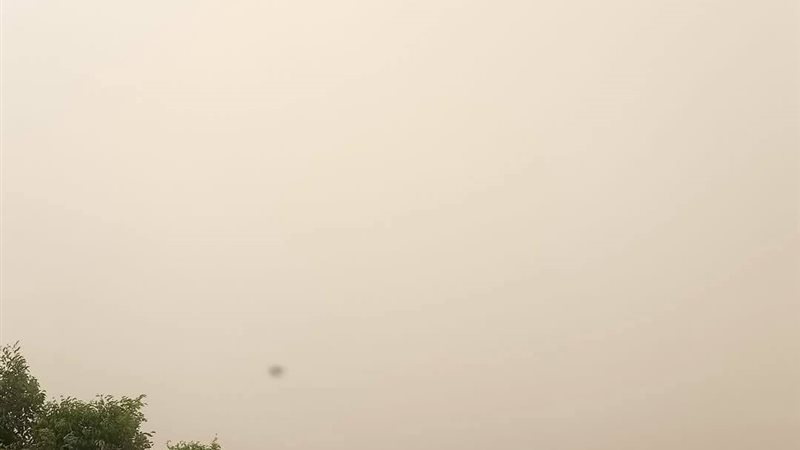 عاصفة ترابية بمركز الواحات البحرية