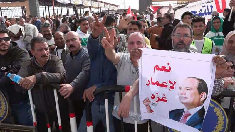 حشود المصريين بالعريش