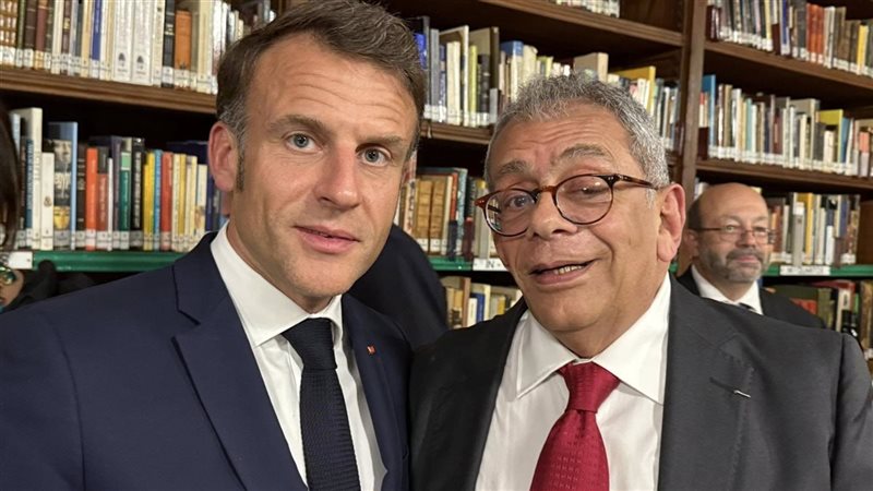 المخرج يسري نصرالله والرئيس الفرنسي إيمانويل ماكرون