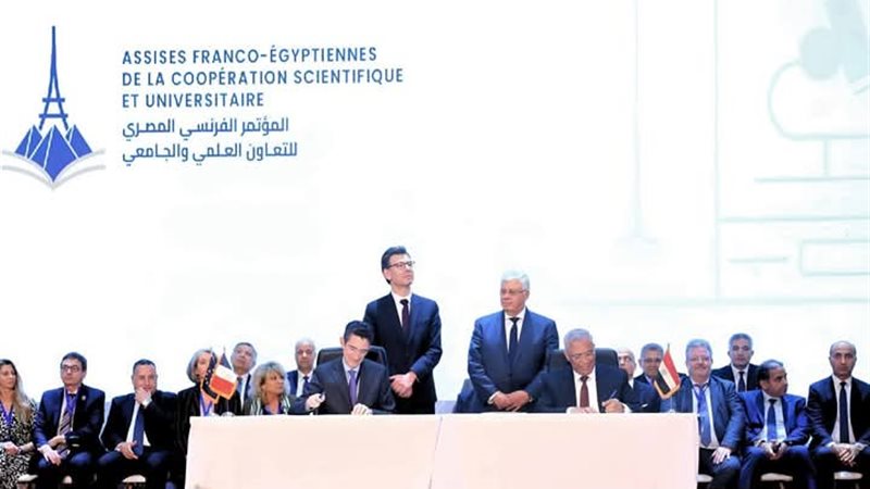 خلال المؤتمر 