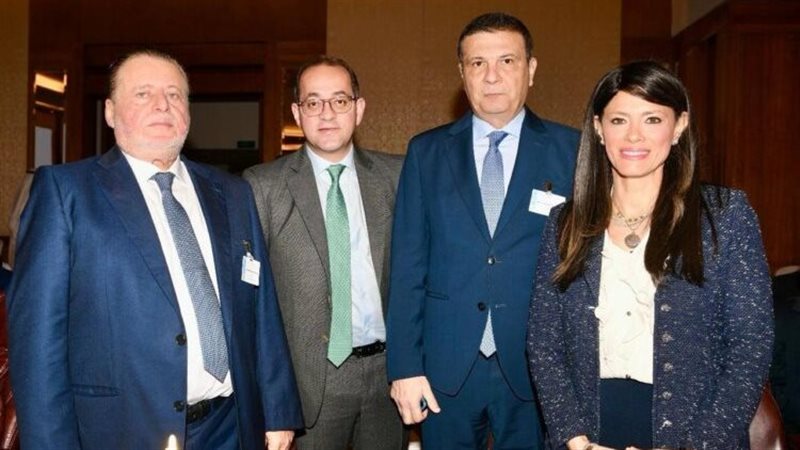 محافظ البنك المركزي والوزراء المصريين