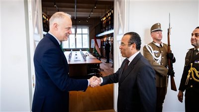 سفير مصر لدى المجر يلتقي وزير الدفاع المجري لتطوير التعاون العسكري