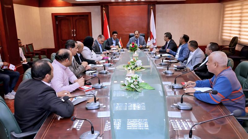 محافظ سوهاج يبحث سبل زيادة عوامل الجذب السياحي والتسويق 