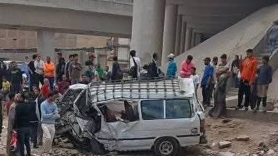 مصرع شخصين وإصابة 7 آخرين بعد سقوط سيارة ميكروباص من أعلى الدائرى بالجيزة