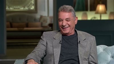 محمود حميدة يُفاجئ الجمهور بالغناء في حفل عمرو سليم بدار الأوبرا