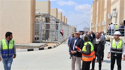 وزير الكهرباء يتفقد محطات محولات رشيد