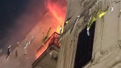 اتفحمت بالكامل.. «الجمهور» ينشر أول فيديو لحريق شقة شبرا