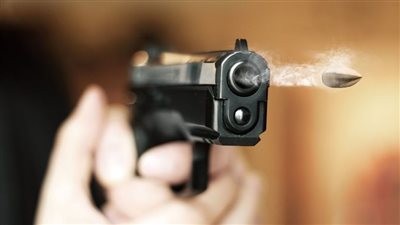 انتقام في رأس البر.. عاطل يفتح النار على خصمه بسبب فيديو محرج
