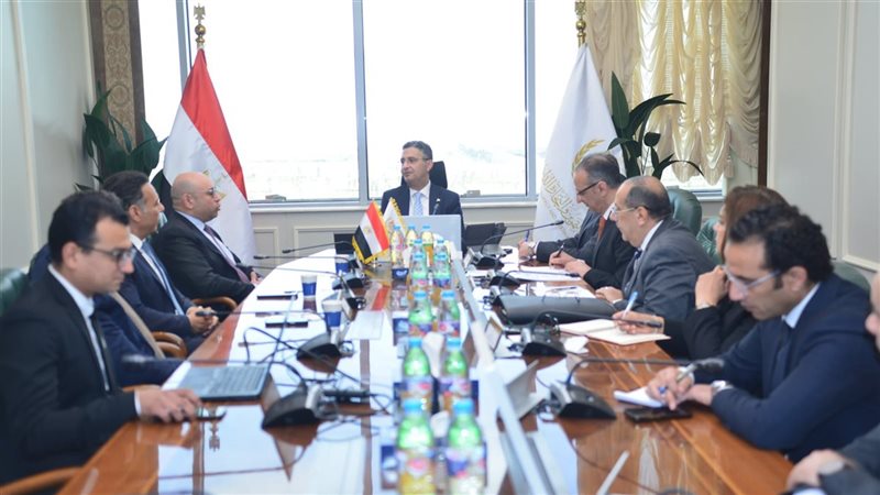 وزير التموين ومسؤولي ماجد الفطيم