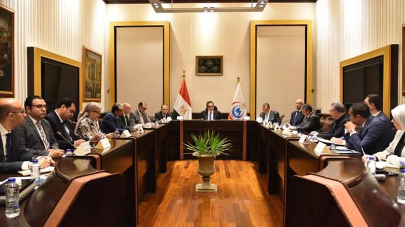 خلال الاجتماع
