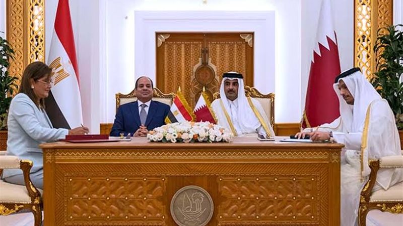 جانب من لقاء سابق للرئيس السيسي وأمير قطر 