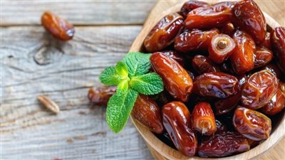 لماذا يُعد التمر الخيار الأفضل قبل ممارسة الرياضة؟