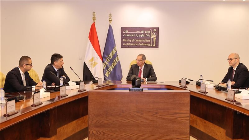 عمرو طلعت وزير الاتصالات وتكنولوجيا المعلومات 