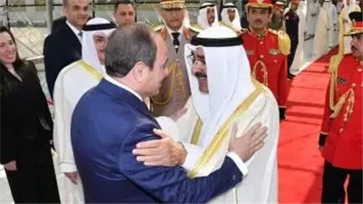 الرئيس السيسي وأمير الكويت يطالبان بوقف إطلاق النار وحماية المدنيين بالسودان 
