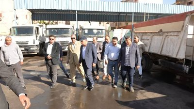 في زيارة مفاجئة.. محافظ الدقهلية يوجه بصيانة فورية لسيارة مكنسية لخدمة الشوارع