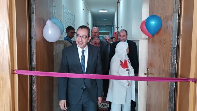رئيس جامعة الفيوم أثناء افتتاح بعض المشروعات 