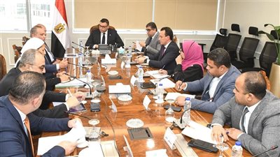 وزير الإسكان يلتقي رئيس صندوق التنمية الحضرية لمتابعة ملف تشغيل حديقة 