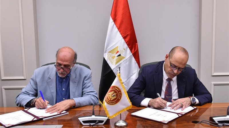 خلال التوقيع