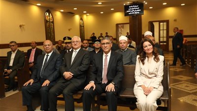 محافظ الجيزة يزور مقر الكنيسة الإنجيلية بالجيزة للتهنئة بعيد القيامة.. صور 