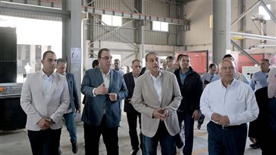 بحجم استثمارات يبلغ 7 مليارات جنيه.. مدبولي يتفقد مصانع شركة التوكل