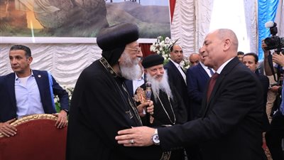محافظ القاهرة يهنئ البابا تواضروس الثاني بعيد القيامة المجيد