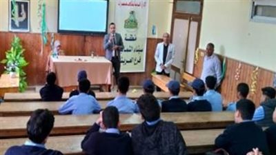 رجال الشرطة يعقدون لقاءات مع طلبة المدارس للتوعية بمخاطر المخدرات (صور)