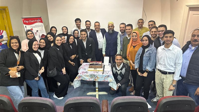 طلاب قسم العلاقات العامة والإعلام بجامعة القاهرة 