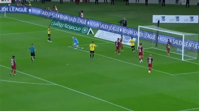 الاتحاد يتقدم على الاتفاق بثلاثية في الشوط الأول بالدوري السعودي (فيديو)