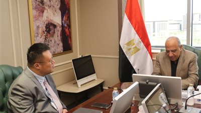 الكهرباء تبحث مع «SUNGROW» الصينية التعاون بمجالات تصنيع مهمات الطاقة