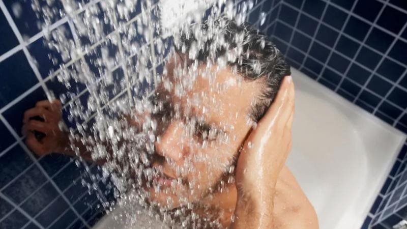 الاستحمام بالماء البارد 
