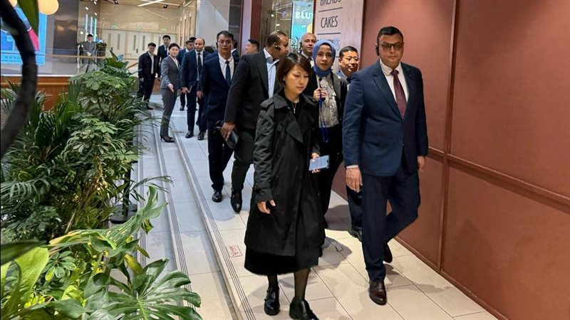 وزير الإسكان خلال الزيارة